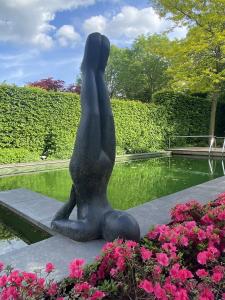 Kategoriebild der Kategorie “Moderne Skulpturen & Yoga Linie”