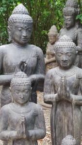Kategoriebild der Kategorie “Stehende Buddhas”
