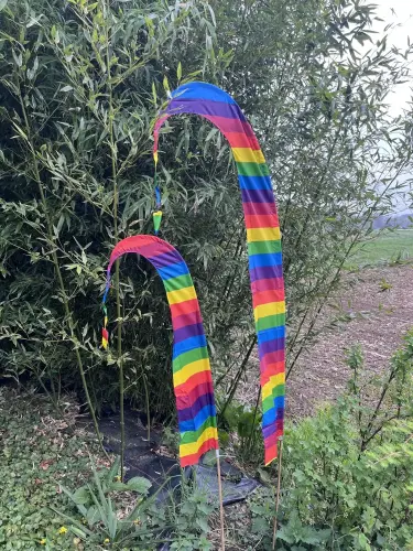 Artikelbild des Artikels “Bali-Fahne, Satin, Modell Regenbogen, 600 cm “