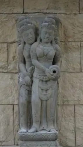 Artikelbild des Artikels “Relief mit 2 stehenden Figuren, ca. 150 cm hoch “