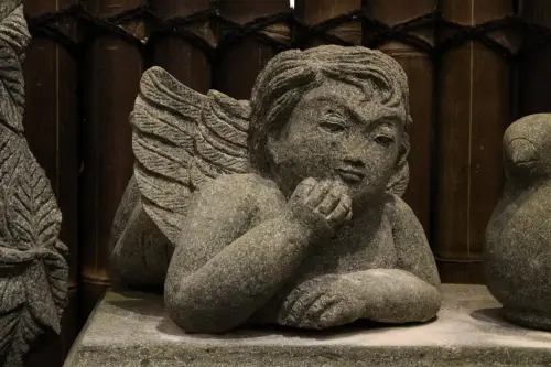 Artikelbild des Artikels “Liegender Engel, ca. 35 cm “