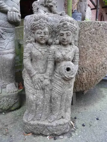 Artikelbild des Artikels “Relief mit 2 Figuren und Gefäß, 30 x 65 cm “