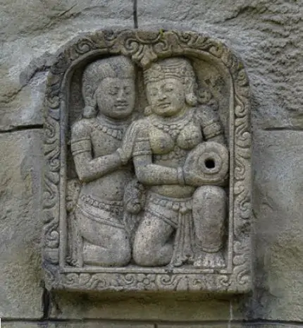 Artikelbild des Artikels “Relief mit 2 Figuren und Gefäß, 40 x 65 cm “