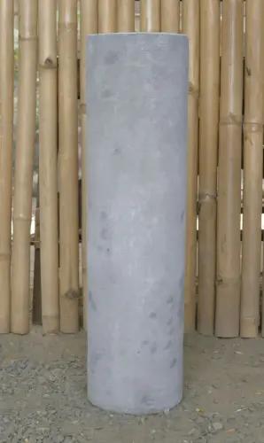 Product image of the product “Ijen - Straight pedestal, smooth, Ø 16.5cm, 60cm H | cast stone ”