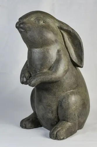 Artikelbild des Artikels “Sitzendes Kanninchen, ca. 38 cm hoch “