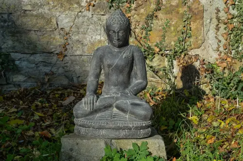 Artikelbild des Artikels “Buddha-Figur, sitzend, „Erdberührung“, indisch, 60 cm “