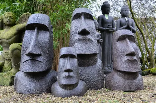 Product image of the product “Moai, 15 cm H ”