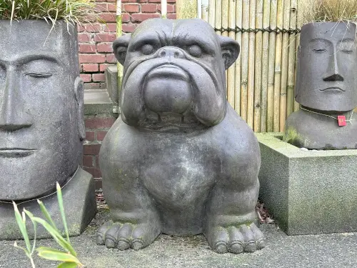Artikelbild des Artikels “sitzende Bulldogge ca 115cm, Steinguss hohl. “