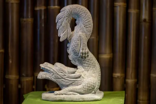 Artikelbild des Artikels “Drache aufgerichtet auf Sockel, ca. 50 cm “