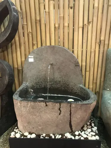 Artikelbild des Artikels “Flussstein-Brunnen mit Rückwand, 70 cm “