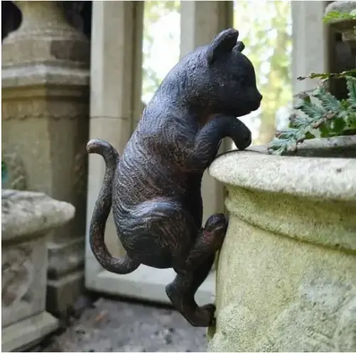 Artikelbild des Artikels “Kletternde Katze – Bronzeoptik, ca. 16 cm “
