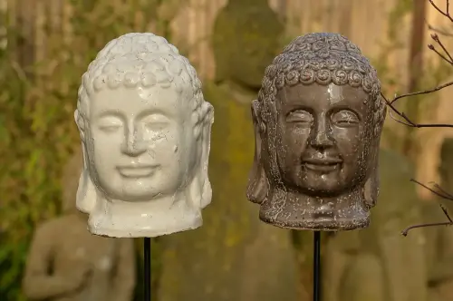 Artikelbild des Artikels “Buddhakopf als Gartenstecker “