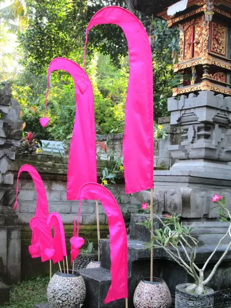 Artikelbild 1 des Artikels “Original Balifahne, pink, inkl. 2teiligem Fahnenstab. Das Komplettset ist in den Größen 120 cm und 200 cm erhältlich. “