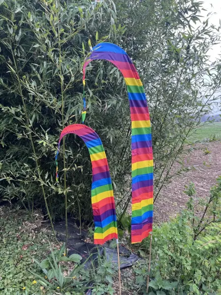 Artikelbild 1 des Artikels “Bali-Fahne, Satin, Modell Regenbogen, 300 cm “