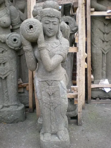 Artikelbild 1 des Artikels “Stehende Lady (Sri Dewi) mit Vase, 175 cm H “