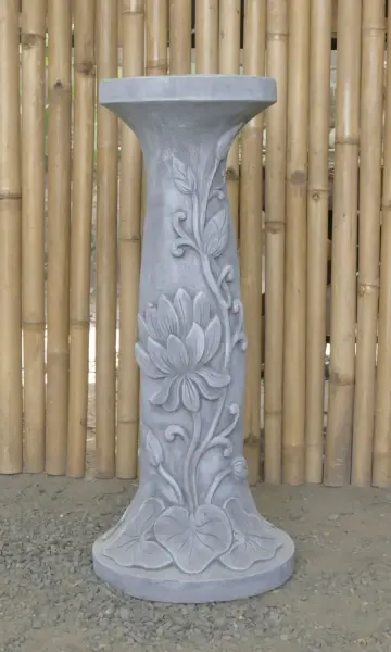 Artikelbild 1 des Artikels “Rinjani - Sockel, verjüngt, mit Lotus-Motiv, Ø 30cm, 71cm H | Steinguss “