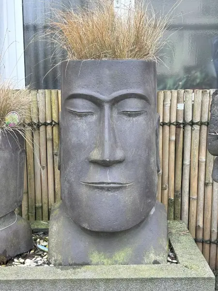Product image 1 of the product “Abstract head as planter. 100 cm height, cast stone, handcrafted & coloured ”