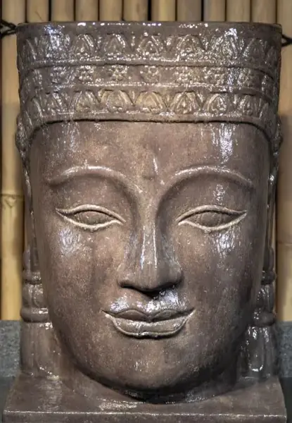 Artikelbild 1 des Artikels “Khmer-Kopf mit Sockel als Wasserspiel, 75 cm “