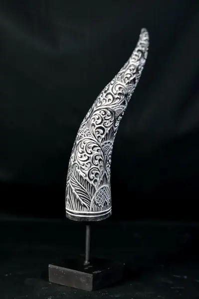 Artikelbild 1 des Artikels “Graviertes Horn aus Kokosnuss, doppel, handbemalt “