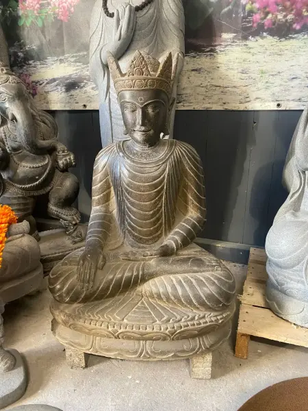 Artikelbild 1 des Artikels “Sitzender Buddha mit Diadem, 80cm hoch, Antikfinish “
