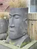 Artikelbild 2 des Artikels “Abstrakter Kopf als Pflanzer. 100 cm Höhe, Kunststein, handgefertigt & farbig. eingefaerbt in der Farbe Antik-Finish “