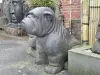 Product image 2 of the product “sitzende Bulldogge ca 115cm, Steinguss hohl. ”