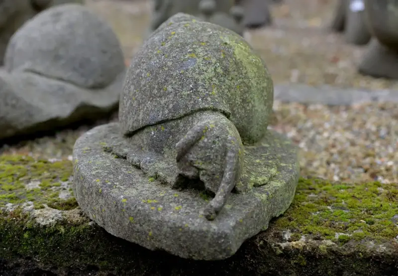 Artikelbild 2 des Artikels “Liegende Schnecke auf Sockel “