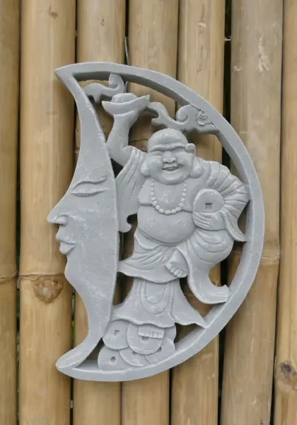 Artikelbild 2 des Artikels “Yong - Plaque Hälfte - Chinesischer Buddha mit Mond, Ø 30cm | Steinguss “