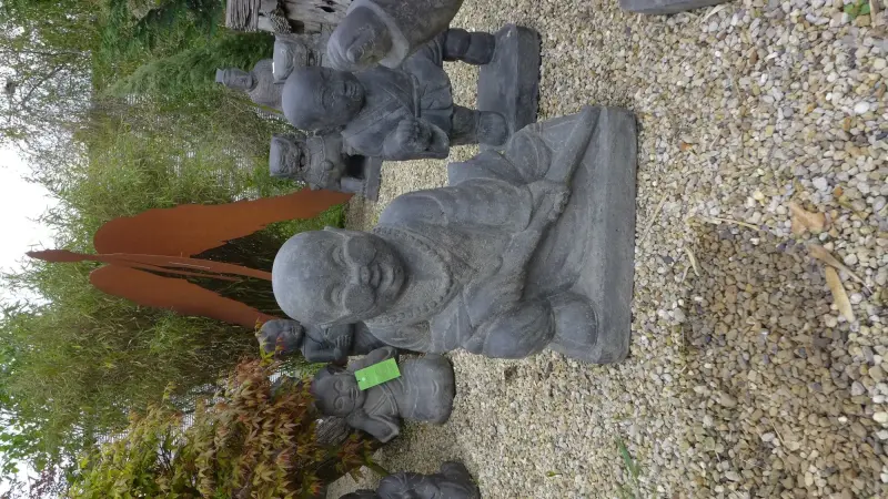Artikelbild 2 des Artikels “Stehender Kung Fu Mönch mit Stock “
