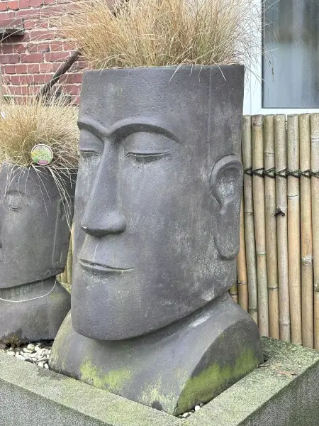 Product image 2 of the product “Abstract head as planter. 100 cm height, cast stone, handcrafted & coloured ”