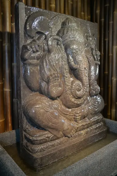 Artikelbild 2 des Artikels “Ganesha-Relief als Wasserspiel, 120 cm “