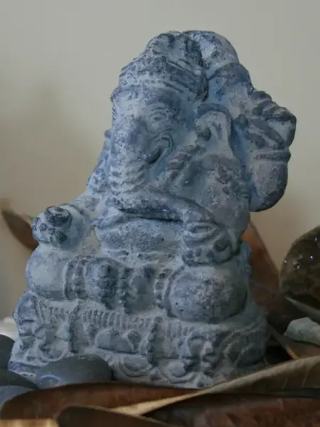 Artikelbild 3 des Artikels “Ganesh, sitzend | Kunststein | ca. 15 h - Lavagesteinguss, Antik-Finish “
