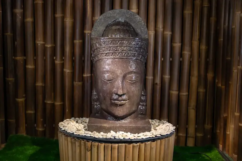 Product image 3 of the product “Khmer-Head (070cm) as water feature with different top. 46 x 36 x 85cm. Stone cast, handcrafted & coloured ”