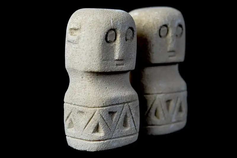 Artikelbild 3 des Artikels “Set mit zwei Statuen, Naturstein “