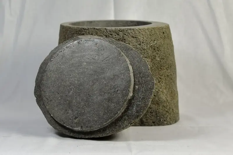 Artikelbild 3 des Artikels “Steingefäß mit Deckel, ca. 0,75 l Inhalt “