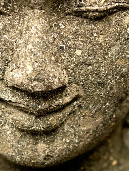 Artikelbild 4 des Artikels “Buddha-Büste aus Naturstein (Basanit) “