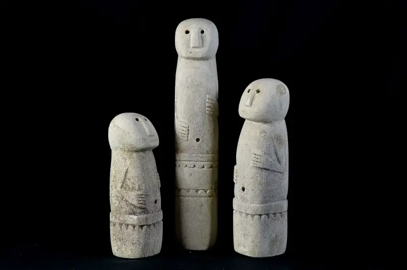 Artikelbild 4 des Artikels “Set mit drei Statuen, Naturstein “