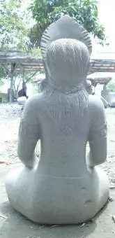 Artikelbild 4 des Artikels “Die Skulptur ist Putri Bali (sitzende Damen) aus Riverstone “