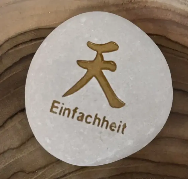 Artikelbild 5 des Artikels “Glücksstein - 7er-Set Chinesisches Zeichen, weiß / gold, deutscher Text |Natur “