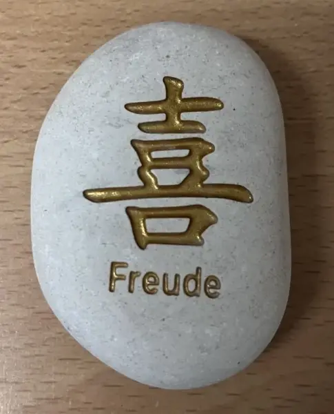 Artikelbild 6 des Artikels “Glücksstein - 7er-Set Chinesisches Zeichen, weiß / gold, deutscher Text |Natur “