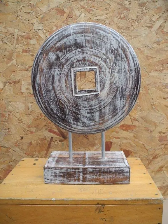 Artikelbild 1 des Artikels “Chinesische Münze auf Holzsockel, 35 cm “