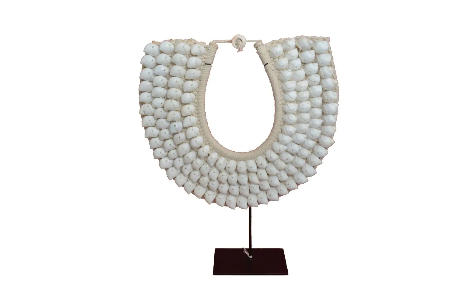 Artikelbild 1 des Artikels “Dekoratives Halsband, weiß, auf Holzständer “
