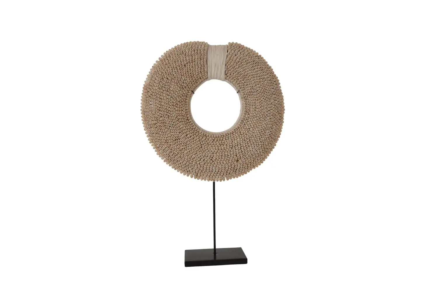Artikelbild 1 des Artikels “Dekoratives Halsband, ca. 50 cm Durchmesser auf Holzständer “