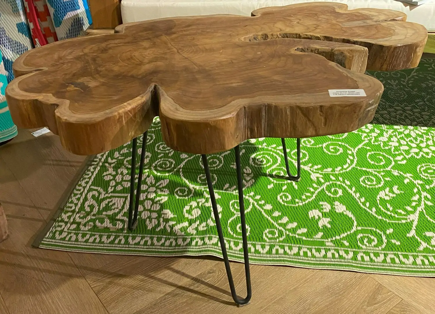 Product image 1 of the product “Unique side table with metal legs, the top is made from a single piece of teak root. Size approx. 80 cm long and 50 cm wide, 5.5 cm thick, height 45 cm ”