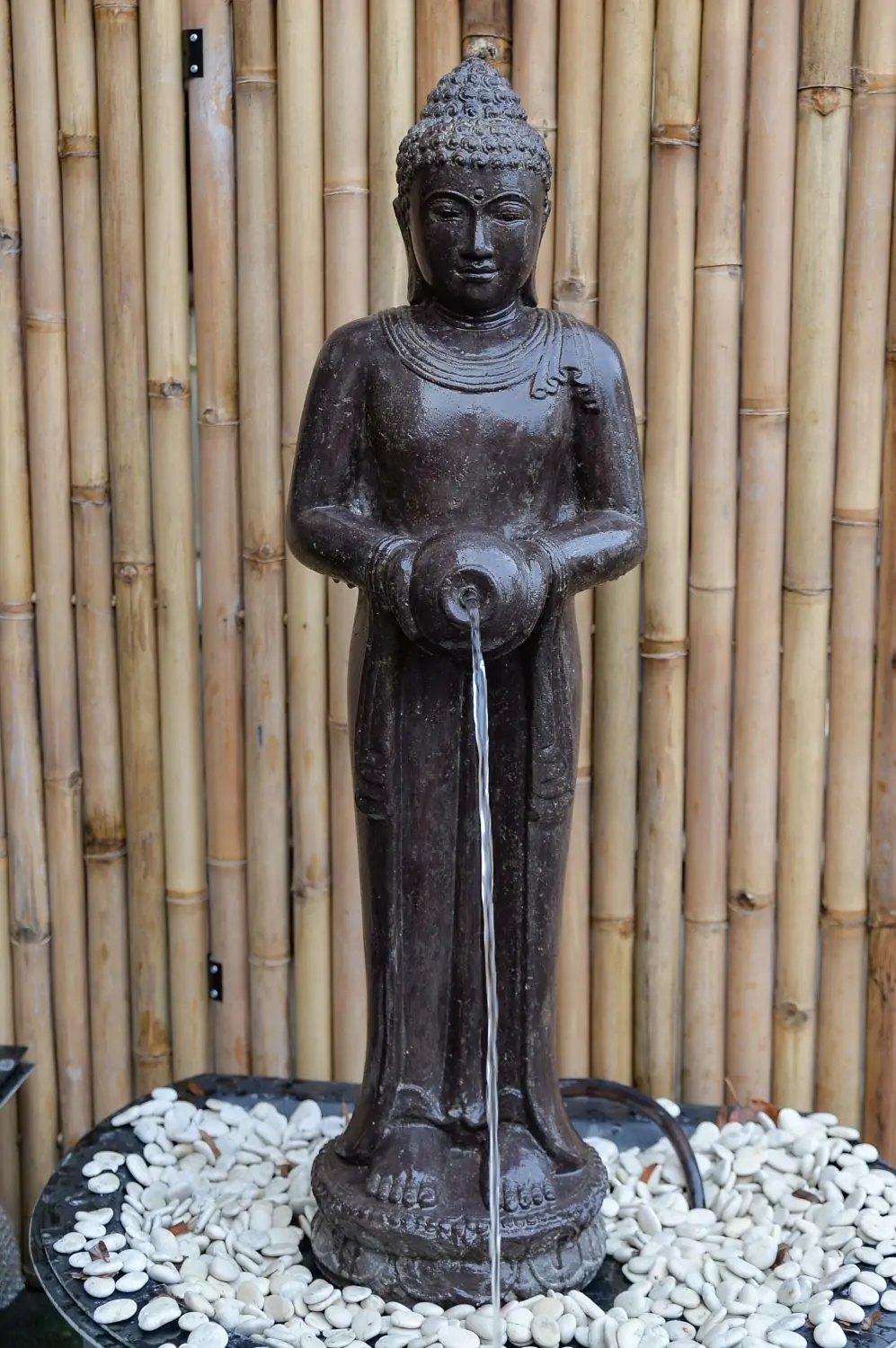 Artikelbild 1 des Artikels “Buddha-Figur, stehend, mit Gefäß als Wasserspiel, 120 cm “