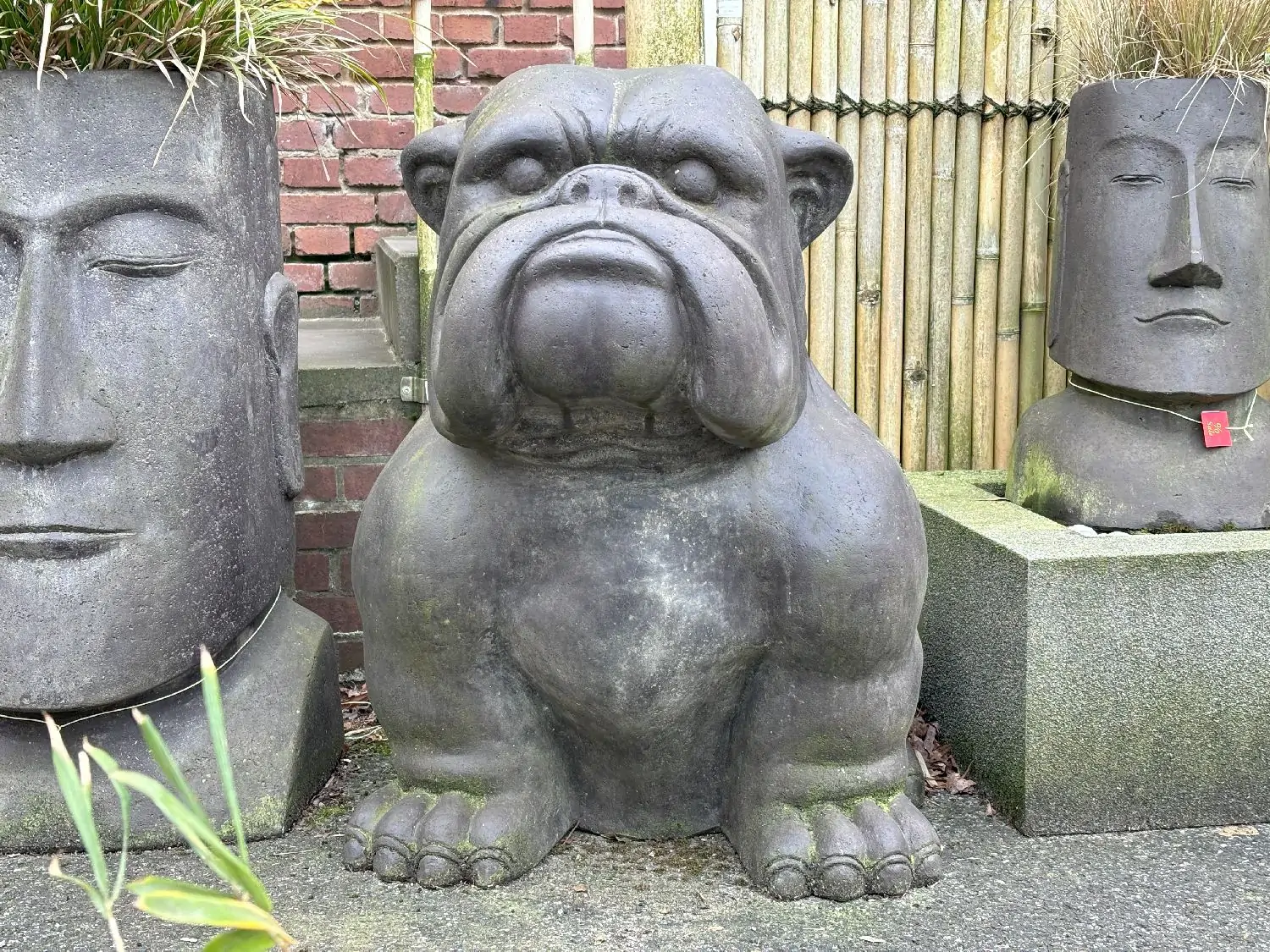 Product image 1 of the product “sitzende Bulldogge ca 115cm, Steinguss hohl. ”