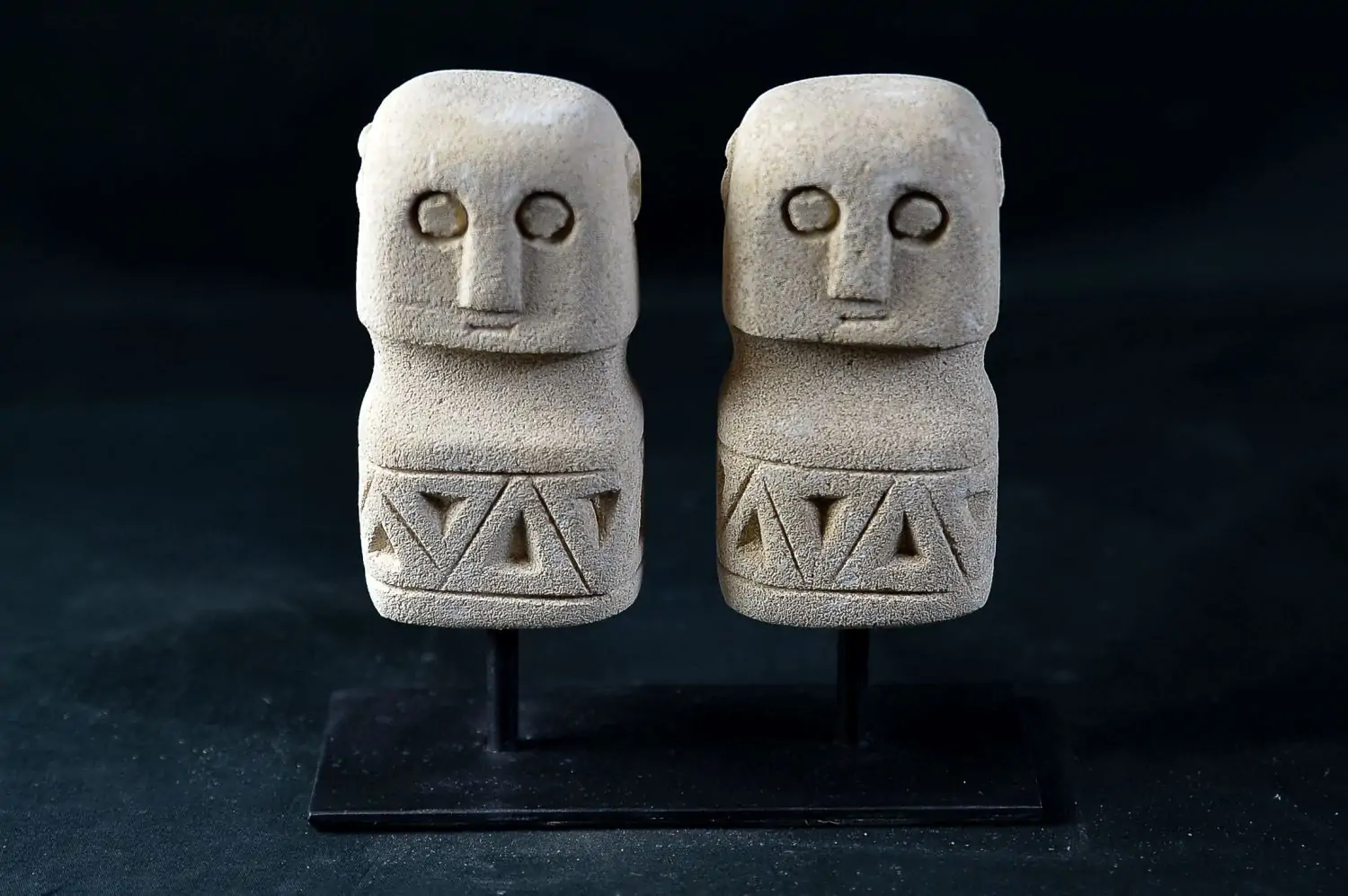 Artikelbild 1 des Artikels “Set mit zwei Statuen, Naturstein “