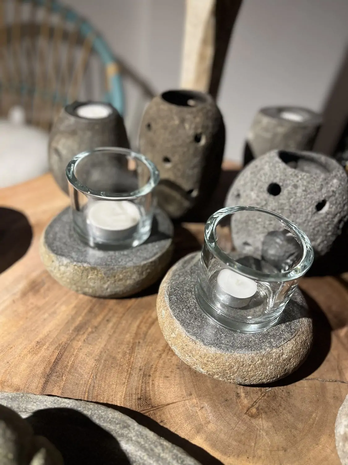 Artikelbild 1 des Artikels “Windlicht aus Flussstein mit Glas – 8 cm Ø “