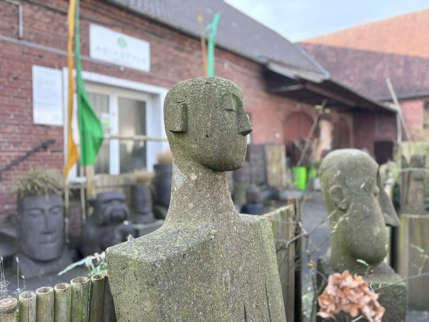 Artikelbild 2 des Artikels “Abstrakter Mann, Basanit, handgefertigt “