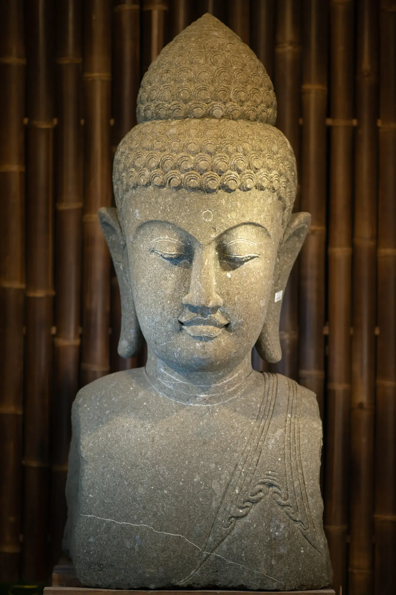 Artikelbild 2 des Artikels “Buddha-Büste aus Naturstein (Basanit) “